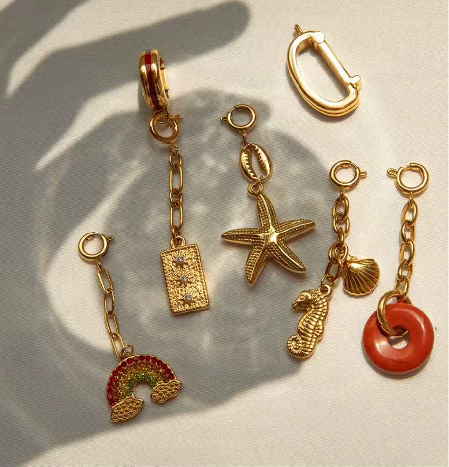 Charms per bikini e accessori mare trendy.
